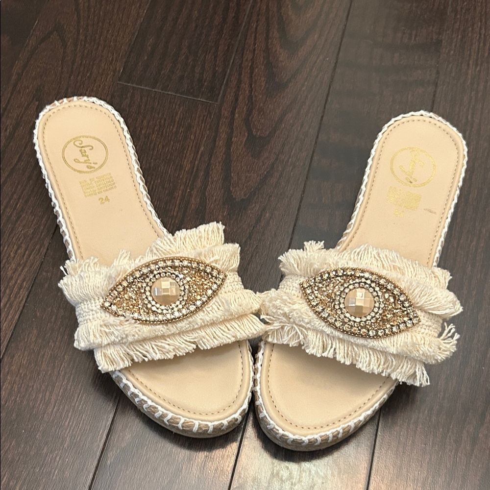 Stylish Cream Fringe Slide Sandals with jeweled eye 👁️ NWOT - Picture 3 of 8